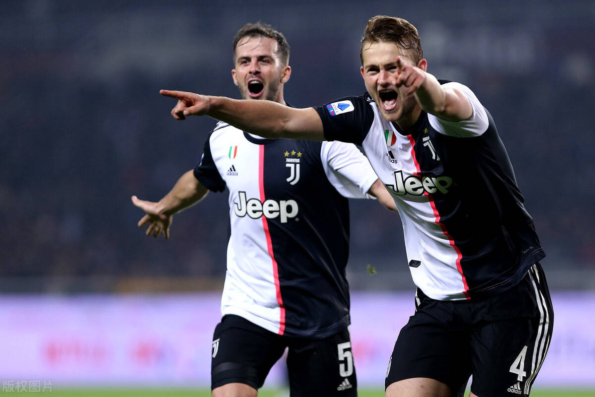 开云体育在线-巴西完胜多特蒙德，德利赫特完成帽子戏法