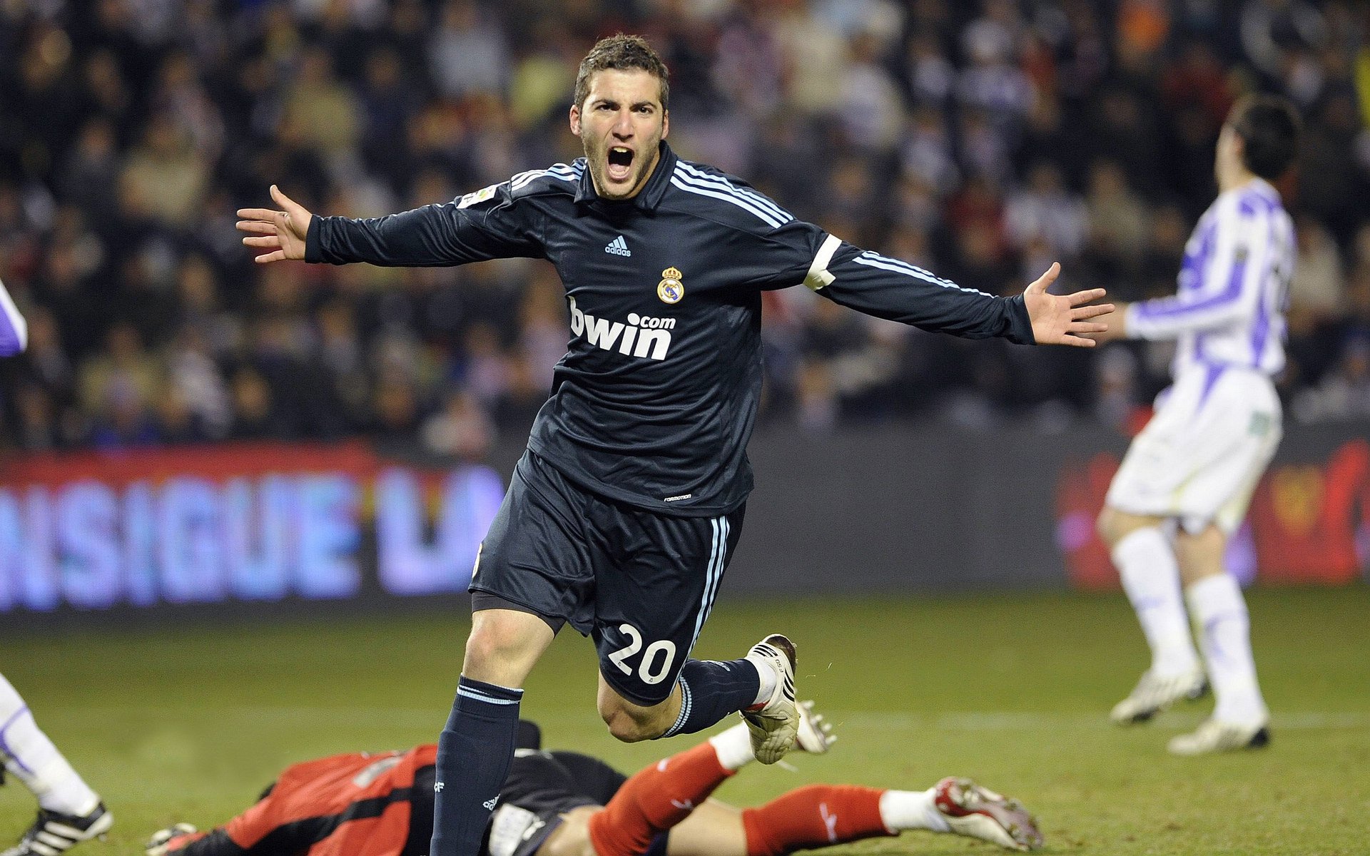 德甲争冠战之夜,德罗赞如何成为攻防转换的隐形引擎