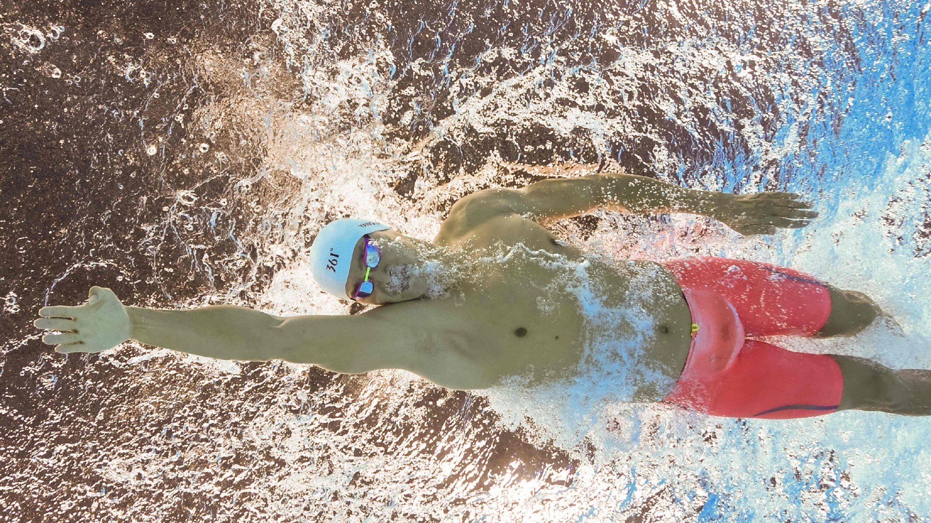 当足球撞上F1，几内亚碾压韩国的隐喻与C罗的赛道争冠接管